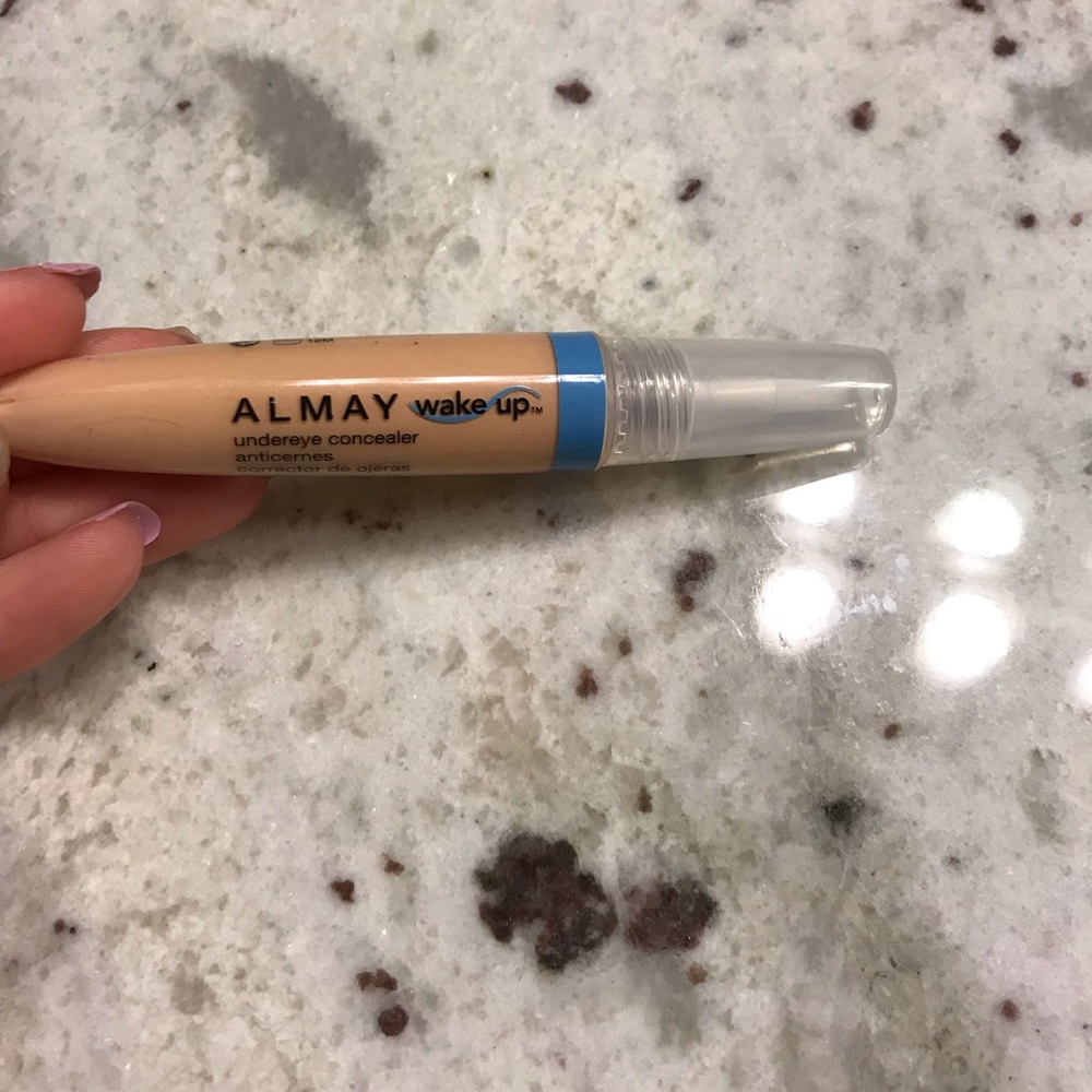 ❌❌ SOLD ON OTHER SITE ❌❌ New Almay Concealer